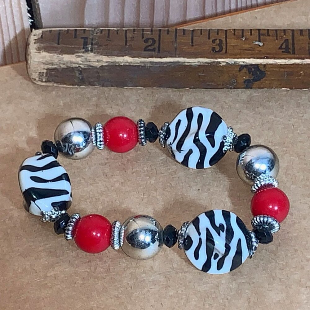 Chunky Red White Black Bracelet, Zebra Print, Vintage Jewelry - Picture 3 of 3